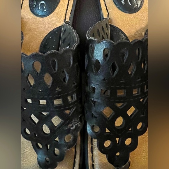 Born Concepts Black Eyelet Sandals boc size 8M leather Summer Beach Thongs - Picture 14 of 16